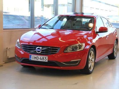 käytetty Volvo S60 D4 AWD aut Summum * Tyylikäs punainen vahvalla tekniikalla* Bluetooth/ Led/ Navi/ Koukku/ Kattoluukku/ Nahkasisu