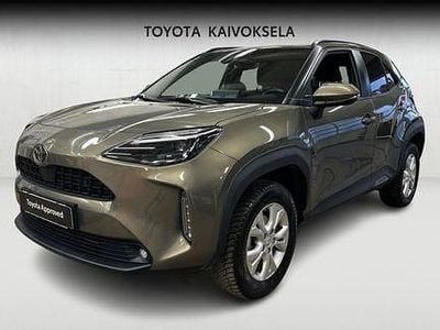 Ruskea (beige) Käytetty 2024 Toyota Yaris Cross Plus Katumaasturi | 28 900 € (Hyvä tarjous)
