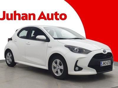 Valkoinen Käytetty 2021 Toyota Yaris Hybrid Active Viistoperä | 18 990 € (Perustarjous)