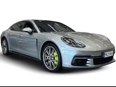 Käytetty 2018 Porsche Panamera 4 Sedan | 43 800 € (Hieman kallis)