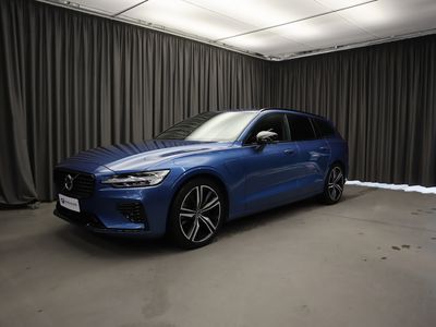 käytetty Volvo V60 T8 TwE AWD R-Design aut *Tuuletetut ja hierovat istuimet*360-Kamera*B&W*Navi*Koukku*Täys-akt Ledit*