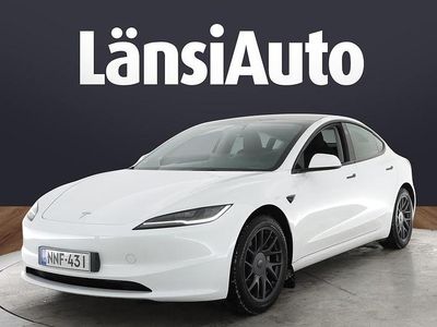 Valkoinen Käytetty 2024 Tesla Model 3 RWD Sedan | 36 870 € (Kallis)
