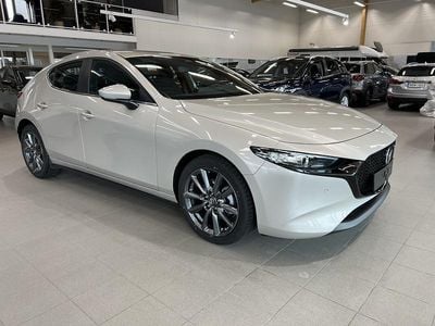 Ruskea Uusi 2025 Mazda 3 Center-Line Viistoperä | 34 500 € (Hieman kallis)