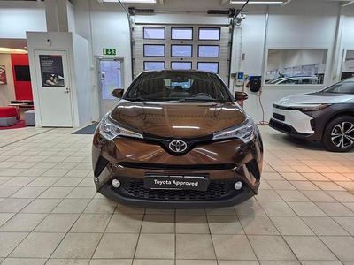 Ruskea (beige) Käytetty 2018 Toyota C-HR Active Katumaasturi | 15 900 € (Perustarjous)