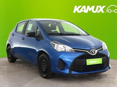 Käytetty Toyota Yaris Life 69 HP (50 kW) 2017 Sininen Sedan