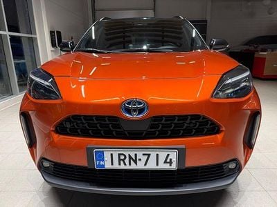 Oranssi Käytetty 2023 Toyota Yaris Cross Katumaasturi | 29 900 € (Perustarjous)