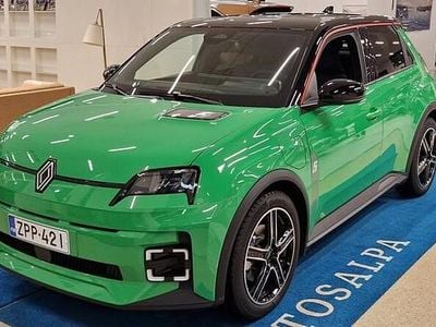 Uusi Renault 5 E-Tech Komfort 110 kW (150 HP) 2025 Vihreä Viistoperä