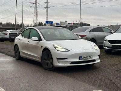 Valkoinen Käytetty 2022 Tesla Model 3 RWD Sedan | 25 680 € (Perustarjous)