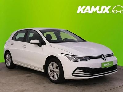 Valkoinen Käytetty 2021 VW Golf Comfortline Sedan | 19 500 € (Perustarjous)