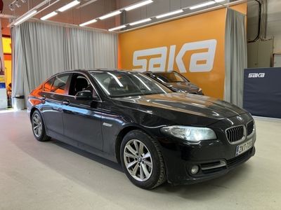 käytetty BMW 520 520 F10 Sedan d A xDrive Business Exclusive Edition ** JUURI TULLUT! / Sportti-nahat / Tutkat / Adapt. Xenon / Suomi-auto / Ratinlämm. **