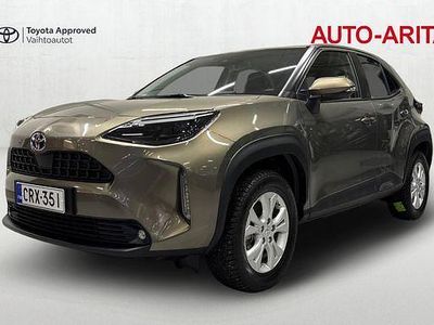 Ruskea (beige) Käytetty 2024 Toyota Yaris Cross Active Katumaasturi | 28 950 € (Perustarjous)