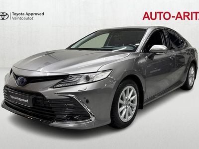 Harmaa Käytetty 2022 Toyota Camry Style Sedan | 34 960 € (Hieman kallis)
