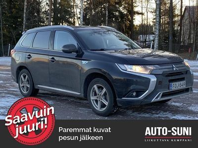 Musta Käytetty 2021 Mitsubishi Outlander P-HEV Active Katumaasturi | 20 990 € (Perustarjous)