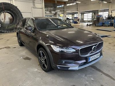 Käytetty Volvo V90 CC Business Edition 197 HP (144 kW) 2021 Farmari