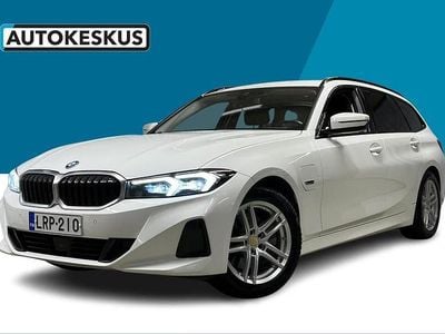 Valkoinen Käytetty 2023 BMW 330e Farmari | 27 890 € (Hyvä tarjous)