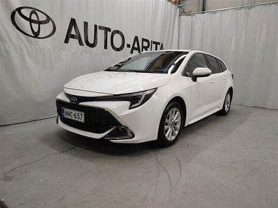 Valkoinen Käytetty 2023 Toyota Corolla Edition Farmari | 29 900 € (Perustarjous)