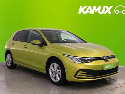 Käytetty VW Golf VIII Edition 150 HP (110 kW) 2020 Keltainen / beige Sedan