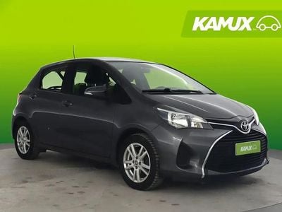 Käytetty Toyota Yaris Multidrive S 99 HP (72 kW) 2015 Hopea / harmaa Viistoperä