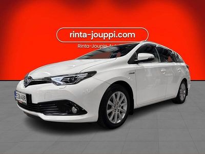 Valkoinen Käytetty 2015 Toyota Auris Touring Sports Active Farmari | 12 480 € (Hieman kallis)