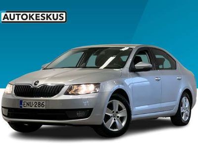 käytetty Skoda Octavia Combi 2,0 TSI RS DSG ** Webasto / Adapt. vakkari / Nahkasisusta / Canton / Navi / Kaistavahti / Xenon / Koukku **