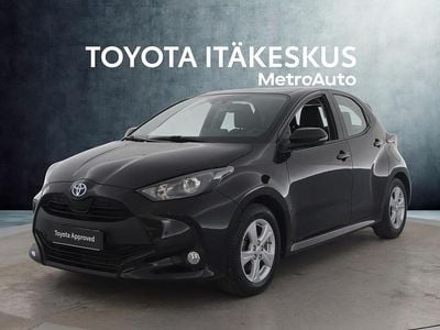 Käytetty Toyota Yaris Hybrid Active 116 HP (85 kW) 2022 Musta Viistoperä