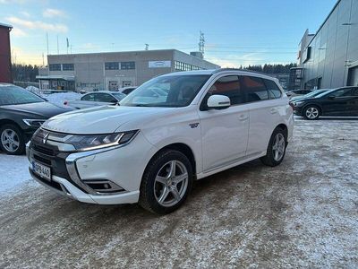 Käytetty Mitsubishi Outlander P-HEV Instyle 224 HP (164 kW) 2019 Katumaasturi