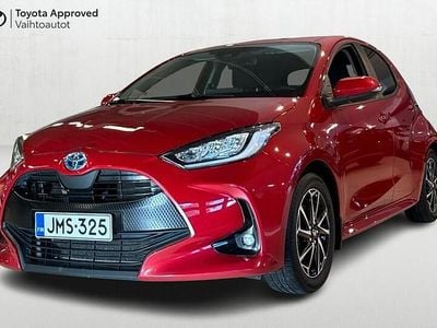 Käytetty Toyota Yaris Hybrid Style 116 HP (85 kW) 2022 Punainen Viistoperä