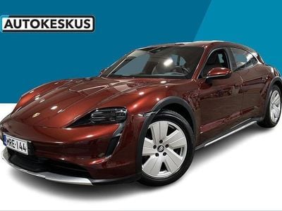 Punainen Käytetty 2023 Porsche Taycan Cross Turismo Farmari | 68 390 €