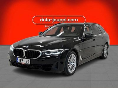Musta Käytetty 2022 BMW 530e Farmari | 33 800 € (Perustarjous)