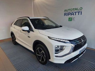 käytetty Mitsubishi Eclipse Cross 2.4 PHEV Intense Navi 4WD **Ladattava neliveto huippuvarusteilla**