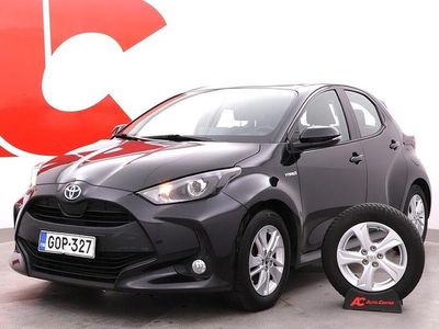 Käytetty Toyota Yaris Hybrid Active 116 HP (85 kW) 2021 Musta Viistoperä