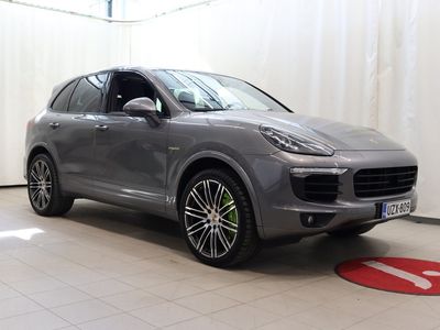 käytetty Porsche Cayenne S E-Hybrid E- - 3kk lyhennysvapaa - Huippuvarusteet, Burmester, Ilmastoidut penkit, Ilma-alusta, Lasikatto yms - Ilmainen kotiintoimitus!