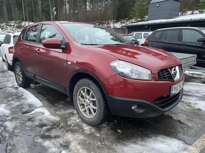 Punainen Käytetty 2013 Nissan Qashqai Acenta Katumaasturi | 6 490 € (Hieman kallis)