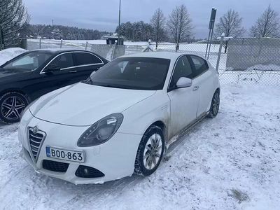 Käytetty Alfa Romeo Giulietta Business 170 HP (125 kW) 2011 Valkoinen Viistoperä
