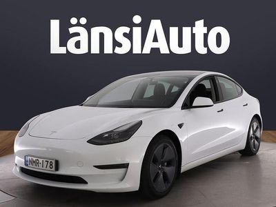 Valkoinen Käytetty 2022 Tesla Model 3 Sedan | 26 780 € (Perustarjous)