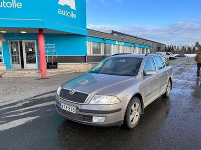 käytetty Skoda Octavia Combi 2,0 TDI 4X4 Elegance | JUURI SAAPUNUT | Juuri katsastettu | Koukku | lohkolämmitin |