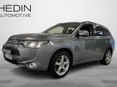 Harmaa Käytetty 2013 Mitsubishi Outlander P-HEV Instyle Katumaasturi | 8 900 € (Perustarjous)