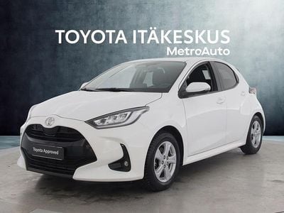 Valkoinen Käytetty 2024 Toyota Yaris Hybrid Plus Viistoperä | 22 390 € (Perustarjous)