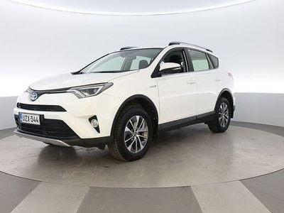 Käytetty Toyota RAV4 Edition 153 HP (112 kW) 2017 Valkoinen Katumaasturi