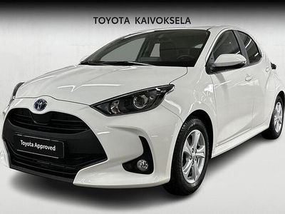Valkoinen Käytetty 2024 Toyota Yaris Hybrid Active Viistoperä | 22 900 € (Perustarjous)