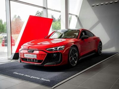 Progressive punainen Uusi 2025 Audi e-tron GT quattro Design Sedan | 169 900 €