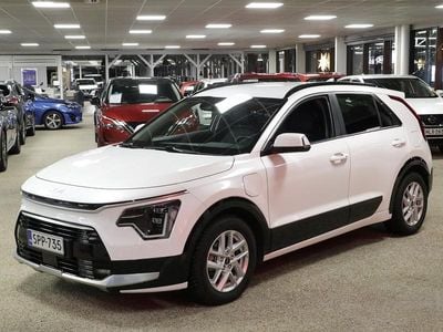 Valkoinen Käytetty 2023 Kia Niro Premium Katumaasturi | 29 990 € (Kallis)