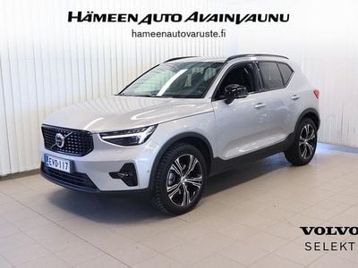 Käytetty Volvo XC40 Plus 163 HP (119 kW) 2025 Hopea Katumaasturi
