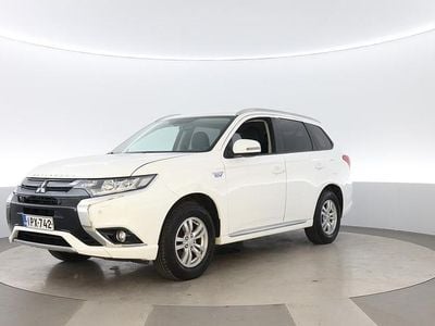 Käytetty Mitsubishi Outlander P-HEV Intense 121 HP (88 kW) 2017 Farmari
