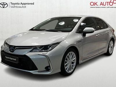 Käytetty Toyota Corolla Premium 97 HP (71 kW) 2019 Hopea Sedan