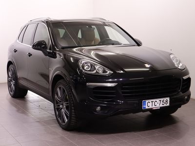 käytetty Porsche Cayenne S E-Hybrid E- - Hieno Cayanne vain ammattilaisilla huollettu! * PASM * Vaaleat nahat * Panoraamakattoluukku * - Ilmainen kotiintoimitus!