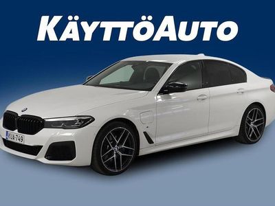 Valkoinen Käytetty 2021 BMW 530e M Sport Sedan | 34 400 € (Hieman kallis)