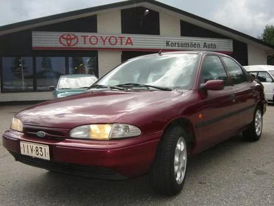 Punainen Käytetty 1994 Ford Mondeo Viistoperä | 1 500 €