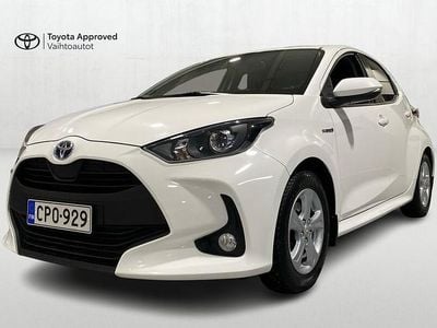 Valkoinen Käytetty 2021 Toyota Yaris Hybrid Active Viistoperä | 16 490 € (Perustarjous)