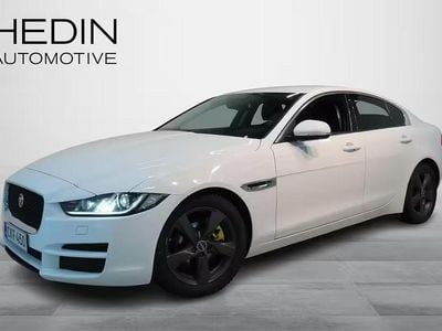Käytetty Jaguar XE Pure 163 HP (119 kW) 2016 Valkoinen Sedan